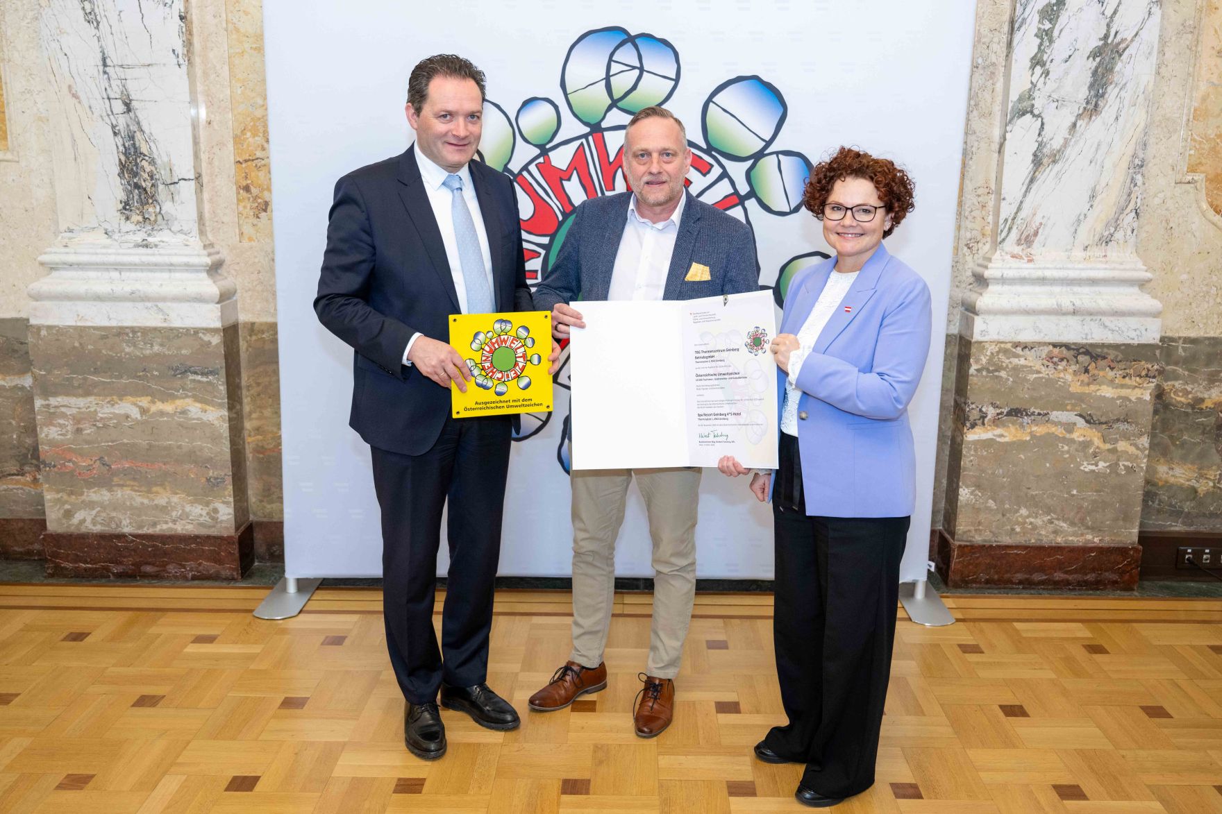 Bundesminister Norbert Totschnig verlieh das &Ouml;sterreichische Umweltzeichen an Unternehmen, die besonders nachhaltig wirtschaften. Die Umweltzeichenverleihung fand im Marmorsaal des Regierungsgeb&auml;udes am Stubenring statt.