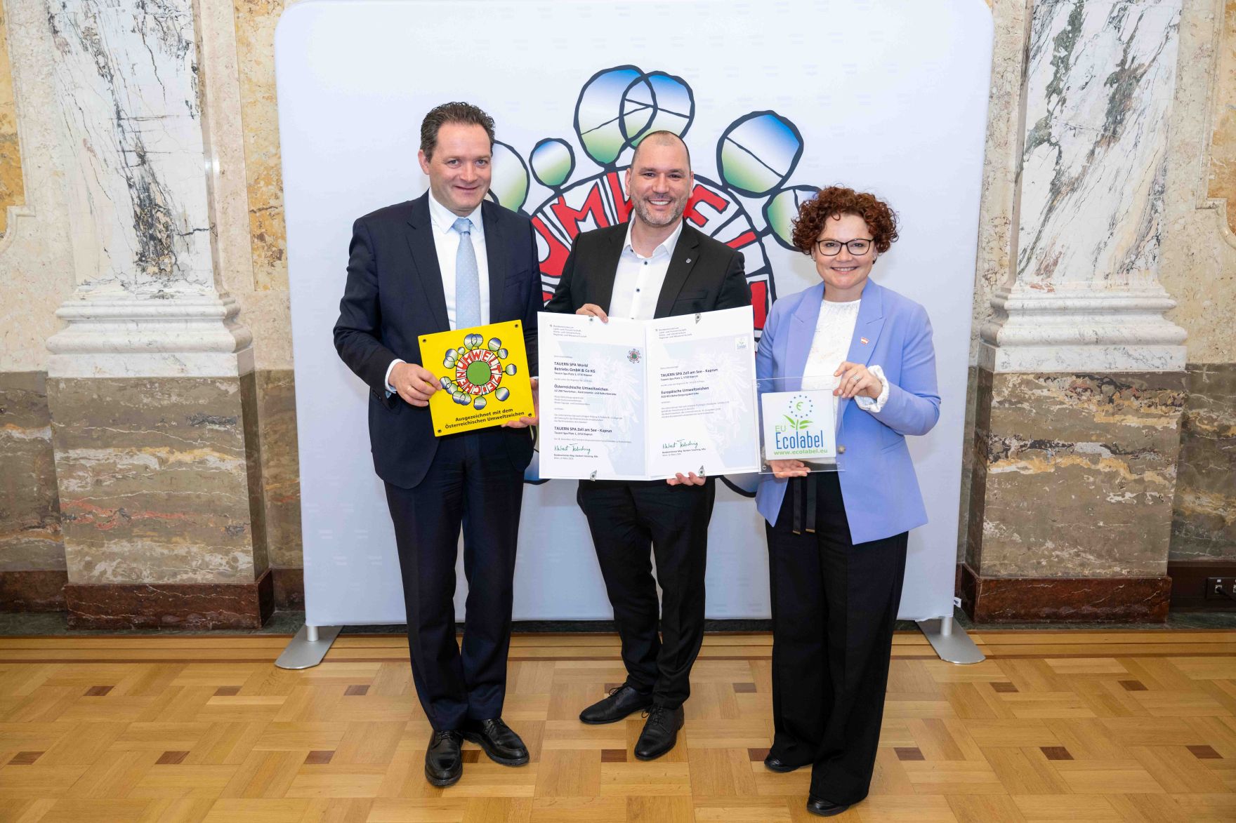 Bundesminister Norbert Totschnig verlieh das &Ouml;sterreichische Umweltzeichen an Unternehmen, die besonders nachhaltig wirtschaften. Die Umweltzeichenverleihung fand im Marmorsaal des Regierungsgeb&auml;udes am Stubenring statt.