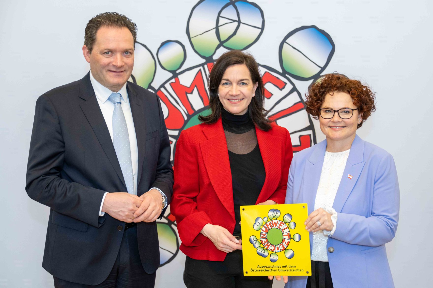 Bundesminister Norbert Totschnig verlieh das &Ouml;sterreichische Umweltzeichen an Unternehmen, die besonders nachhaltig wirtschaften. Die Umweltzeichenverleihung fand im Marmorsaal des Regierungsgeb&auml;udes am Stubenring statt.