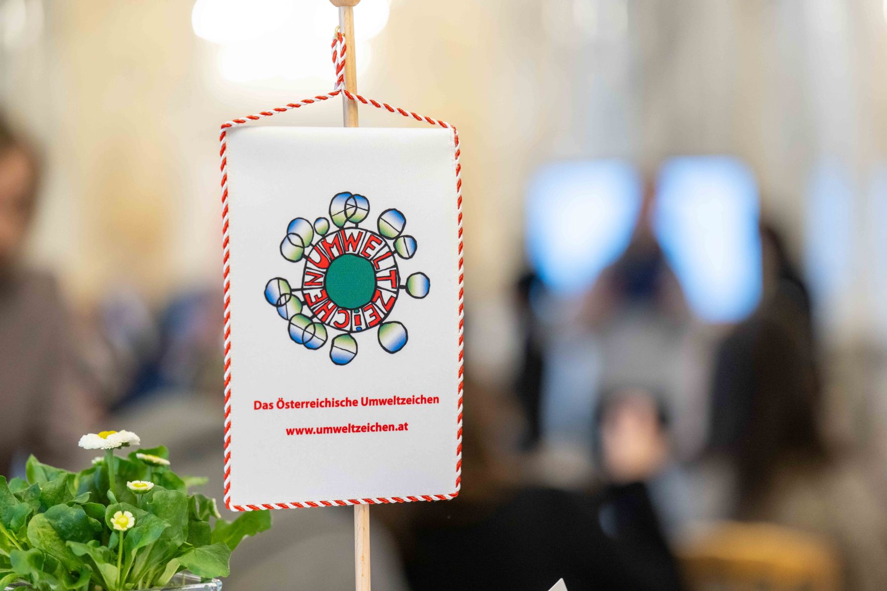 Bundesminister Norbert Totschnig verlieh das &Ouml;sterreichische Umweltzeichen an Unternehmen, die besonders nachhaltig wirtschaften. Die Umweltzeichenverleihung fand im Marmorsaal des Regierungsgeb&auml;udes am Stubenring statt.