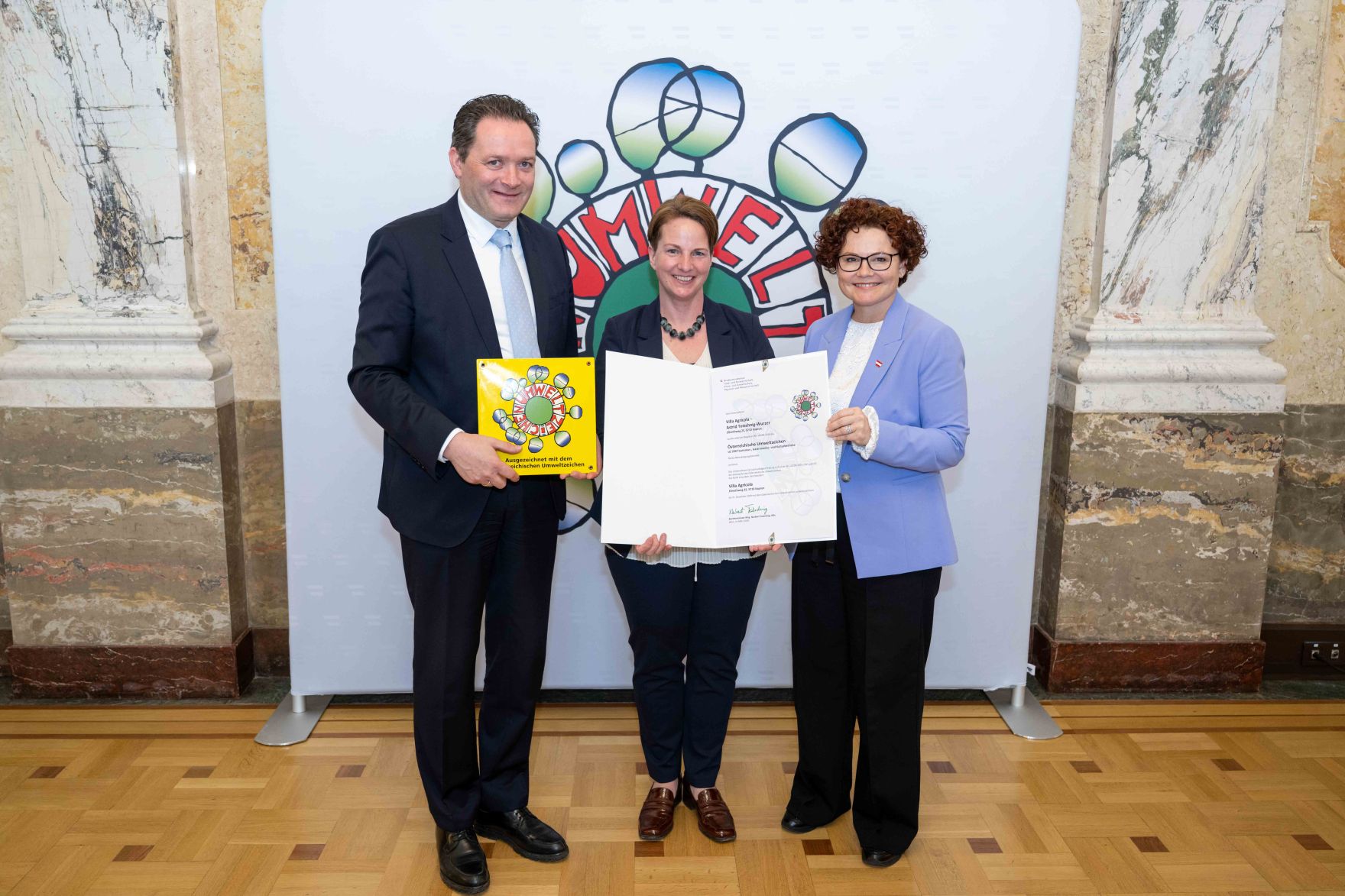 Bundesminister Norbert Totschnig verlieh das &Ouml;sterreichische Umweltzeichen an Unternehmen, die besonders nachhaltig wirtschaften. Die Umweltzeichenverleihung fand im Marmorsaal des Regierungsgeb&auml;udes am Stubenring statt.