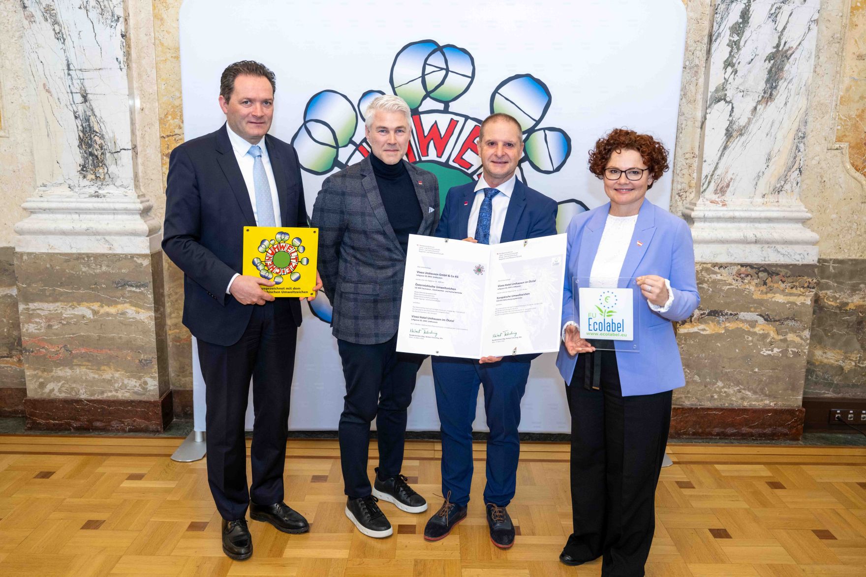 Bundesminister Norbert Totschnig verlieh das &Ouml;sterreichische Umweltzeichen an Unternehmen, die besonders nachhaltig wirtschaften. Die Umweltzeichenverleihung fand im Marmorsaal des Regierungsgeb&auml;udes am Stubenring statt.