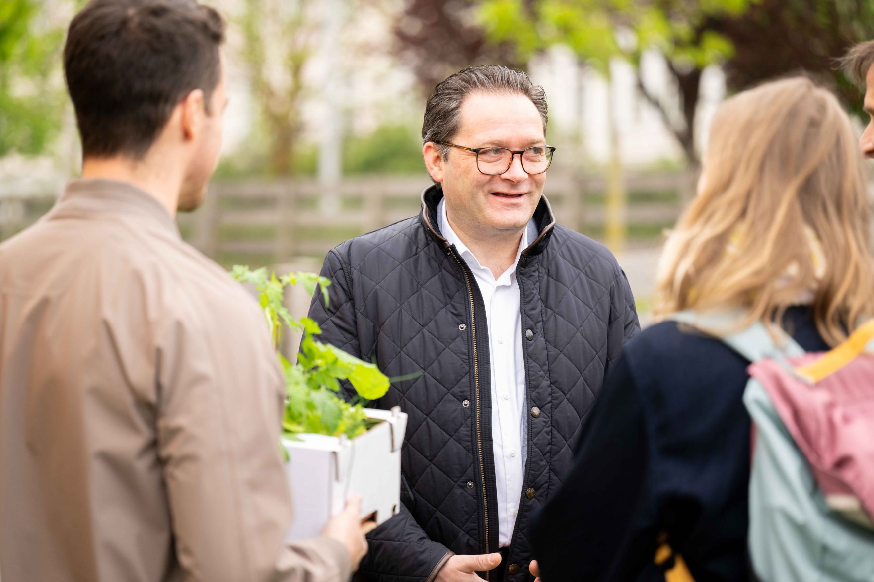 Jedes Jahr werden 120 Beete beim Wiener Augarten an Wienerinnen und Wiener verlost. Am 15. April 2026 erfolgte die Beet&uuml;bergabe an die Gewinnerinnen und Gewinner. Herr Bundesminister Norbert Totschnig nahm bei der &Uuml;bergabe teil.