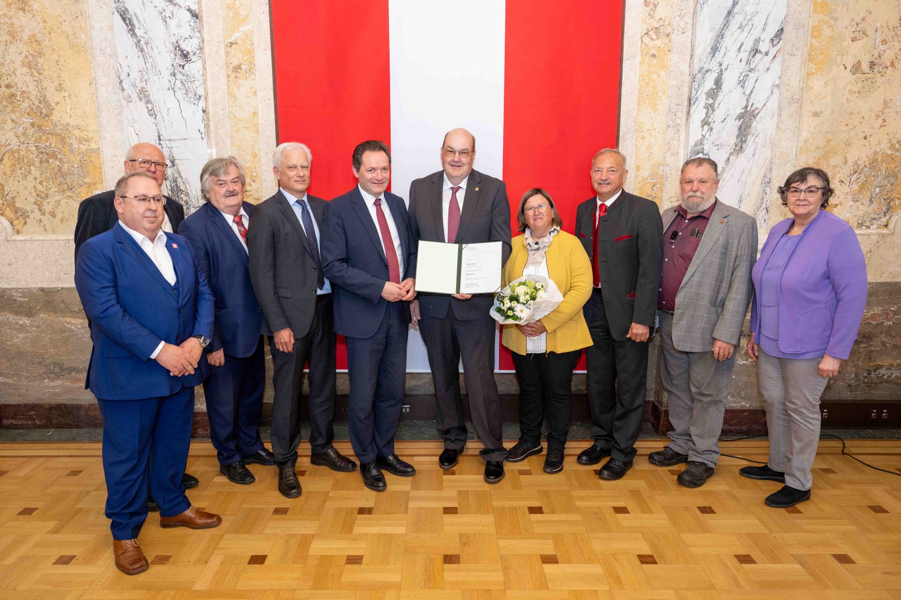 Herr Bundesminister Totschnig bei der Verleihung des Berufstitel "&Ouml;konomierat" im Marmorsaal des Regierungsgeb&auml;udes am Stubenring.