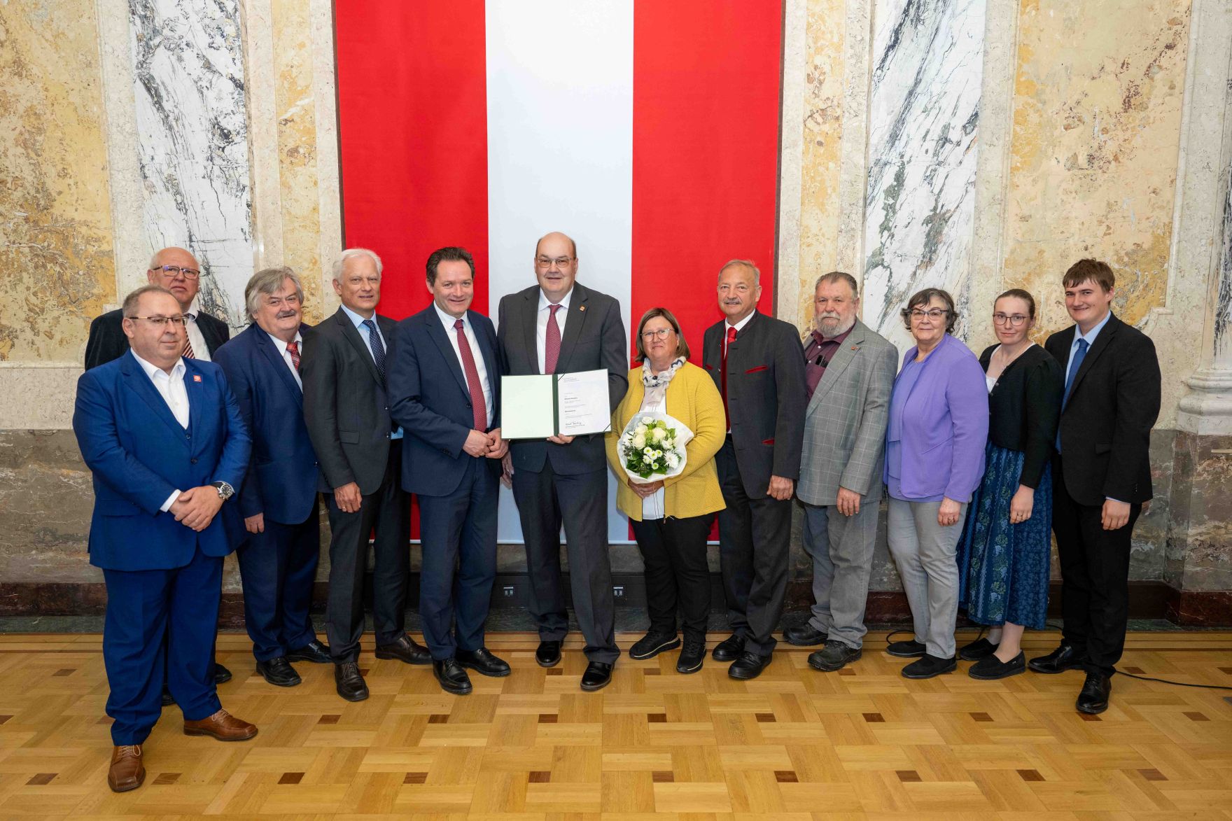 Herr Bundesminister Totschnig bei der Verleihung des Berufstitel "&Ouml;konomierat" im Marmorsaal des Regierungsgeb&auml;udes am Stubenring.