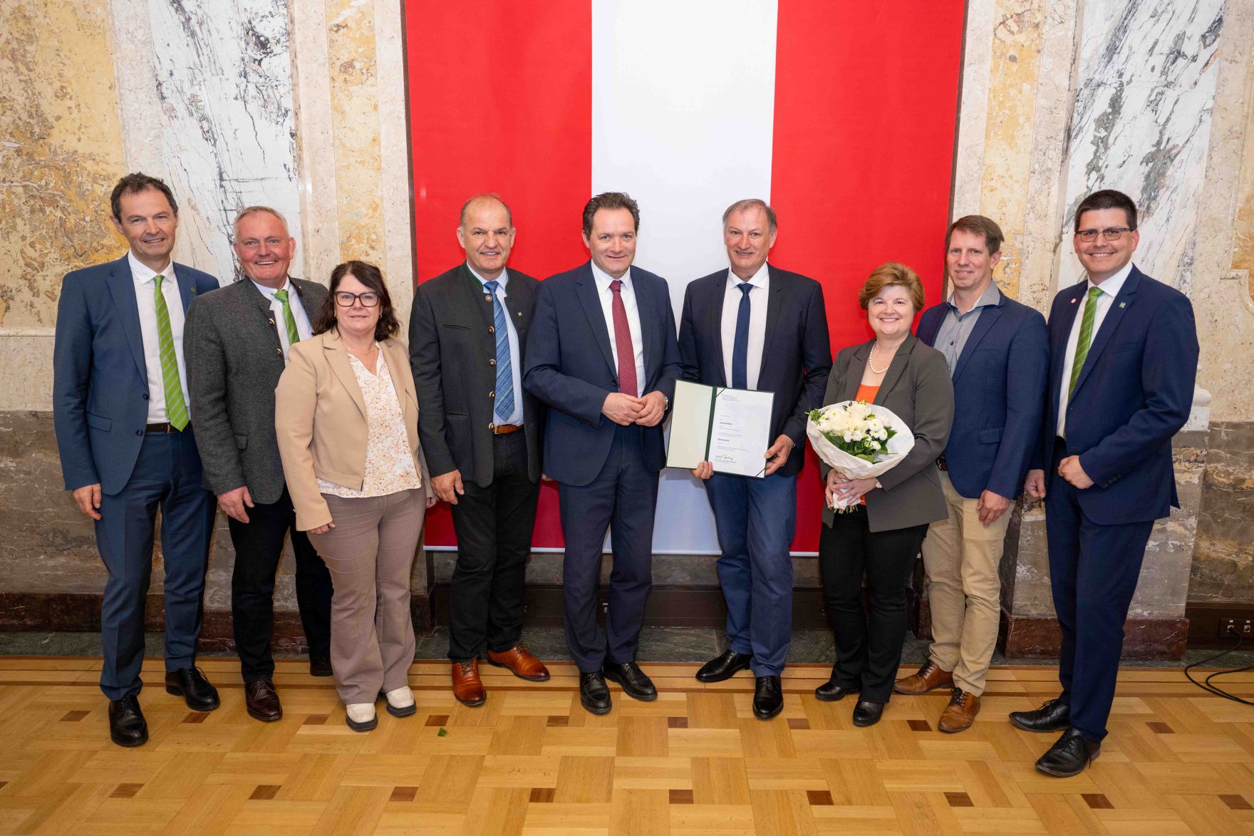 Herr Bundesminister Totschnig bei der Verleihung des Berufstitel "&Ouml;konomierat" im Marmorsaal des Regierungsgeb&auml;udes am Stubenring.