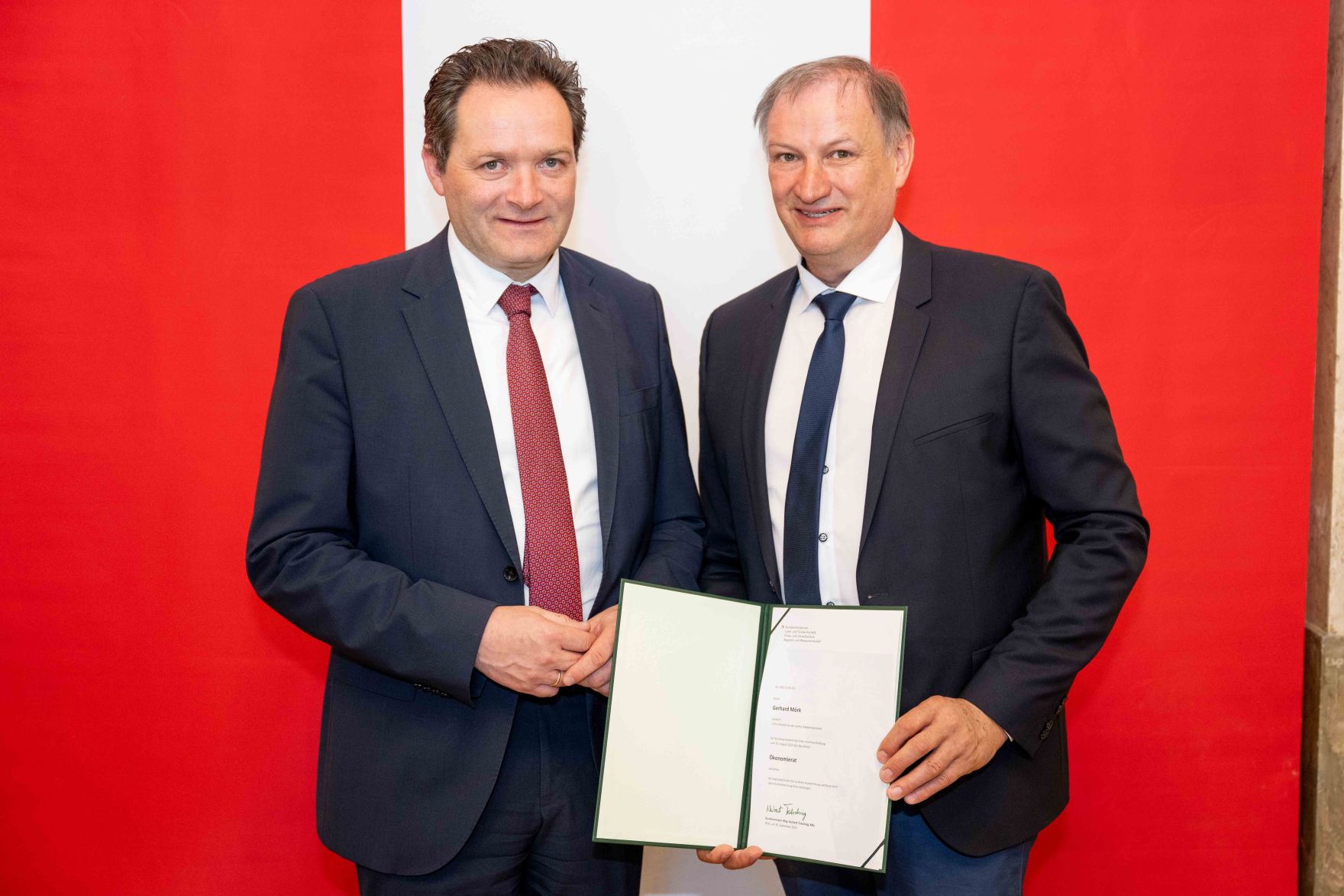 Herr Bundesminister Totschnig bei der Verleihung des Berufstitel "&Ouml;konomierat" im Marmorsaal des Regierungsgeb&auml;udes am Stubenring.