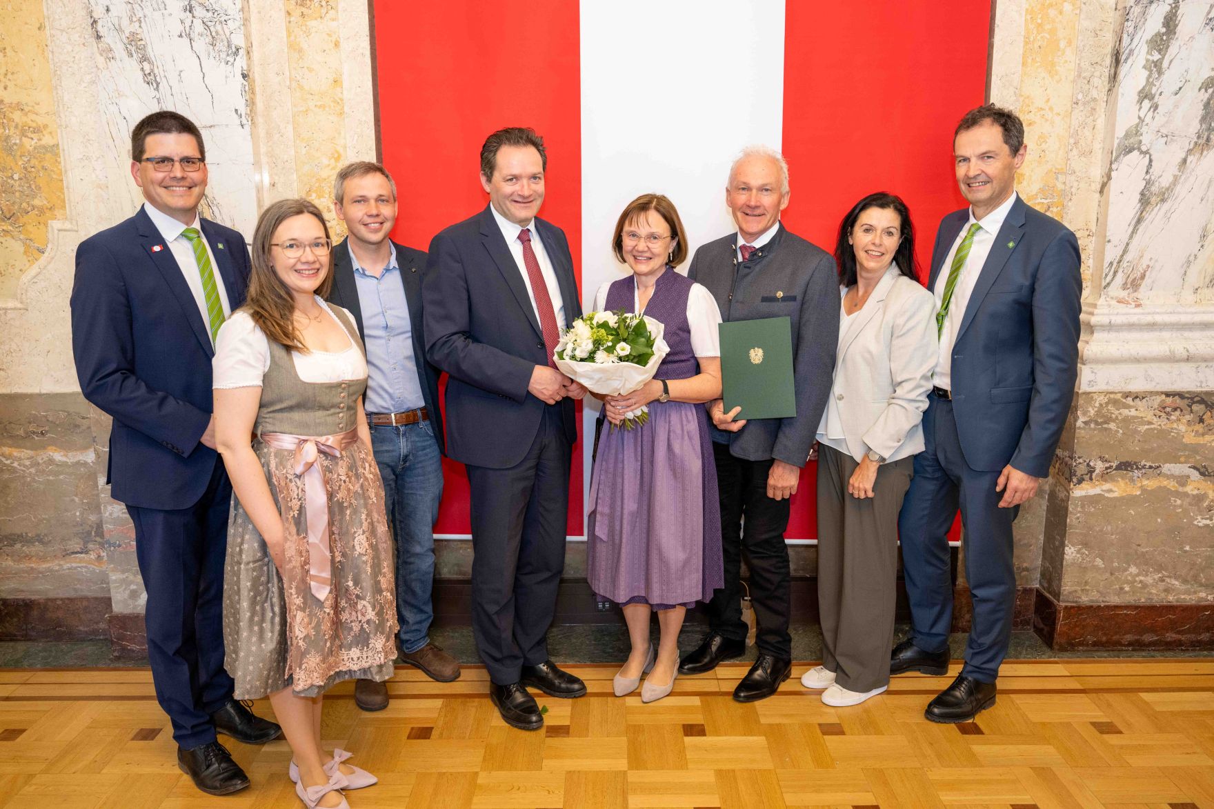 Herr Bundesminister Totschnig bei der Verleihung des Berufstitel "&Ouml;konomierat" im Marmorsaal des Regierungsgeb&auml;udes am Stubenring.