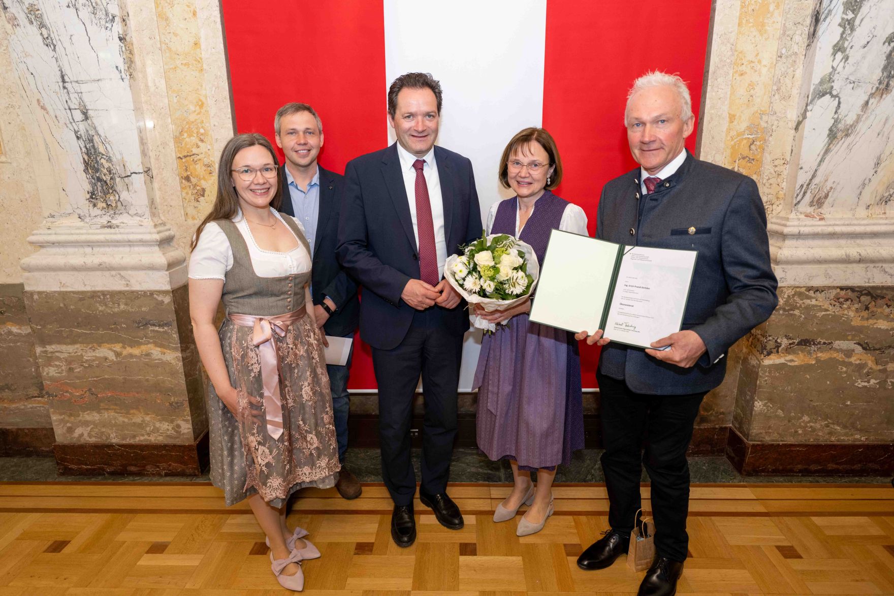 Herr Bundesminister Totschnig bei der Verleihung des Berufstitel "&Ouml;konomierat" im Marmorsaal des Regierungsgeb&auml;udes am Stubenring.