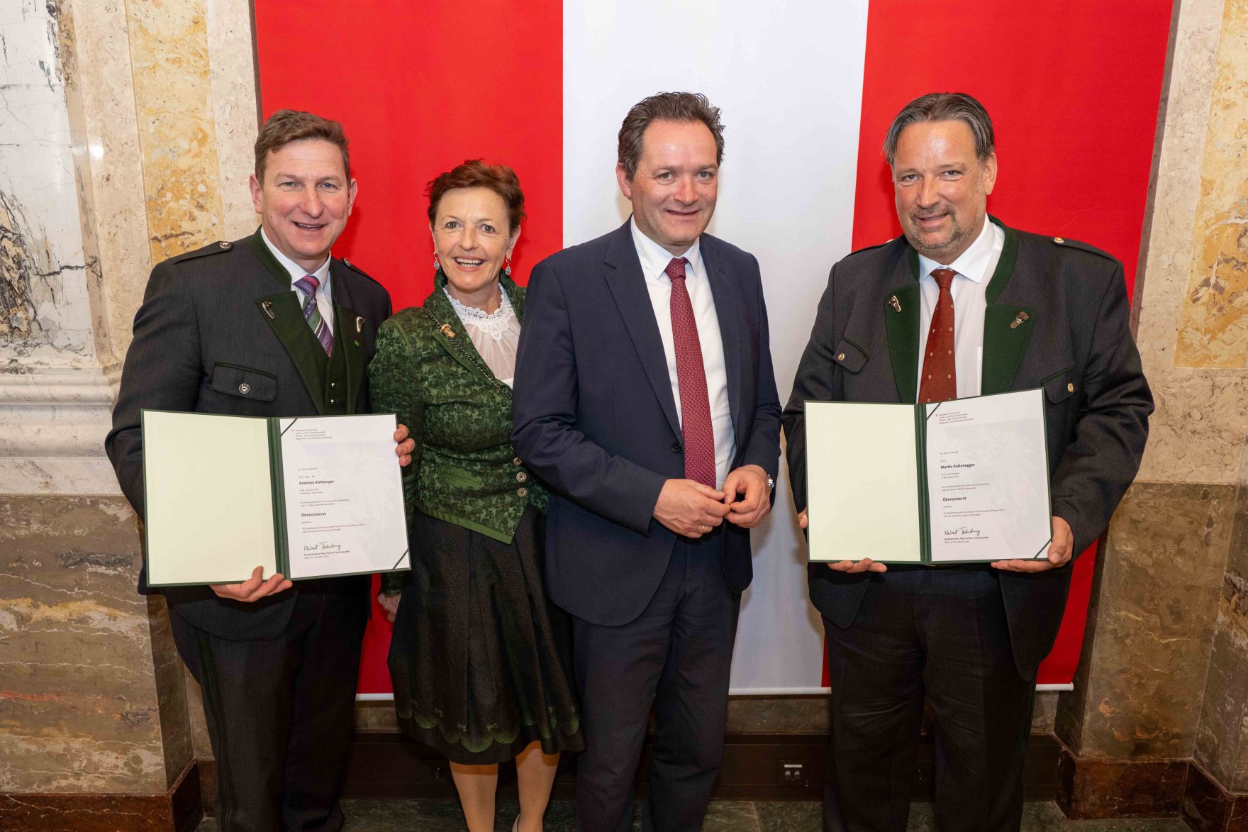 Herr Bundesminister Totschnig bei der Verleihung des Berufstitel "&Ouml;konomierat" im Marmorsaal des Regierungsgeb&auml;udes am Stubenring.