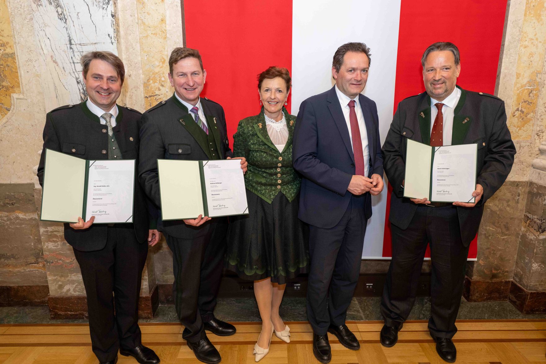 Herr Bundesminister Totschnig bei der Verleihung des Berufstitel "&Ouml;konomierat" im Marmorsaal des Regierungsgeb&auml;udes am Stubenring.