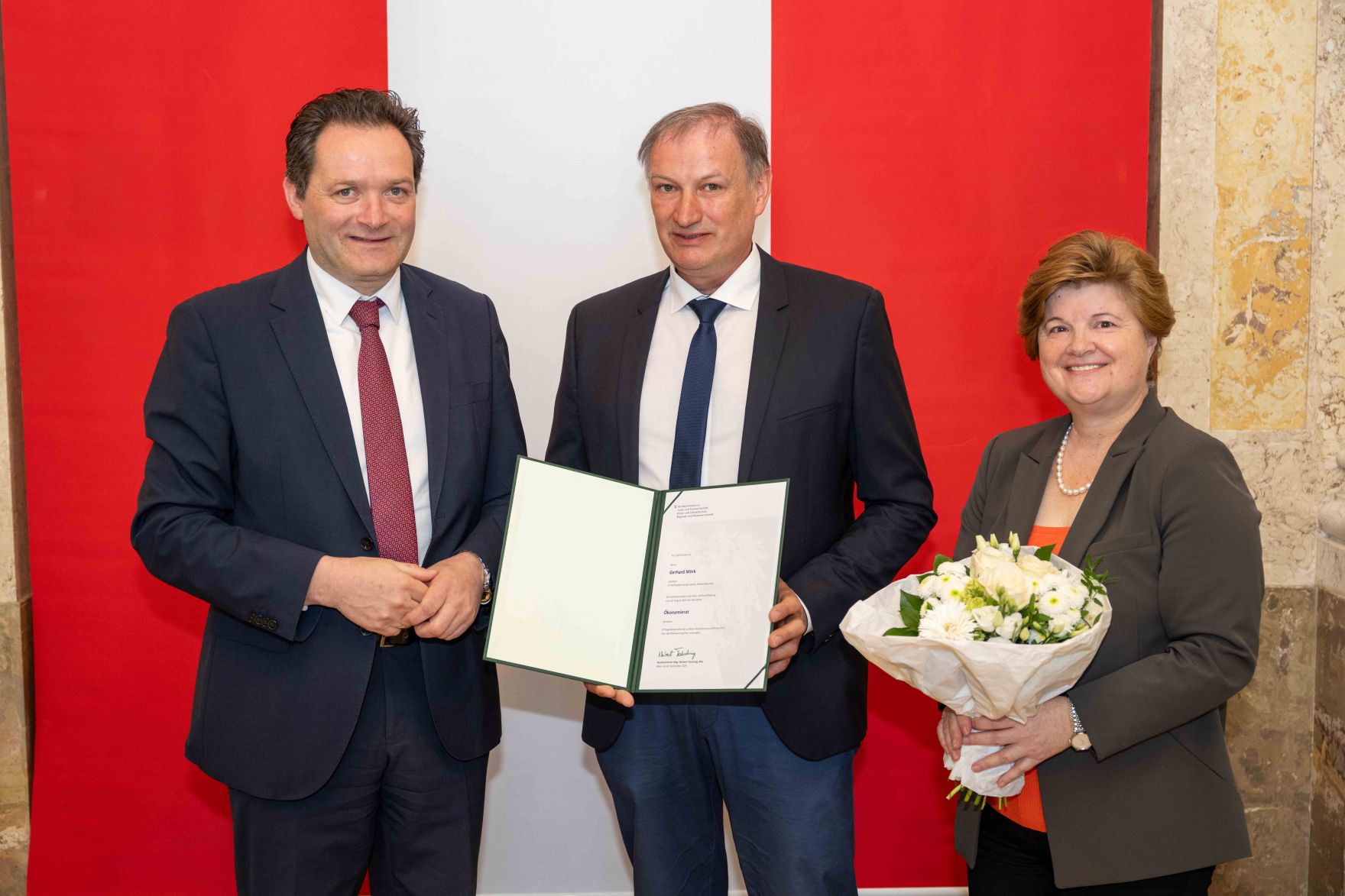 Herr Bundesminister Totschnig bei der Verleihung des Berufstitel "&Ouml;konomierat" im Marmorsaal des Regierungsgeb&auml;udes am Stubenring.