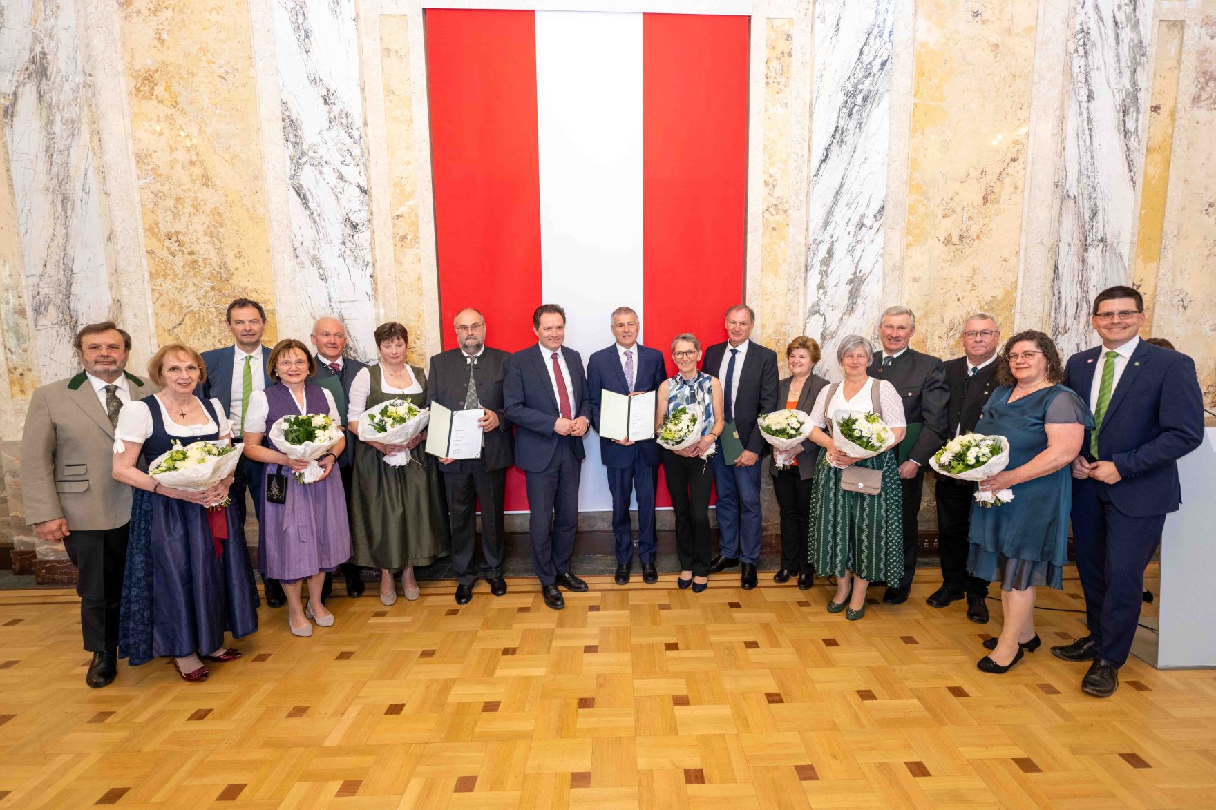 Herr Bundesminister Totschnig bei der Verleihung des Berufstitel "&Ouml;konomierat" im Marmorsaal des Regierungsgeb&auml;udes am Stubenring.
