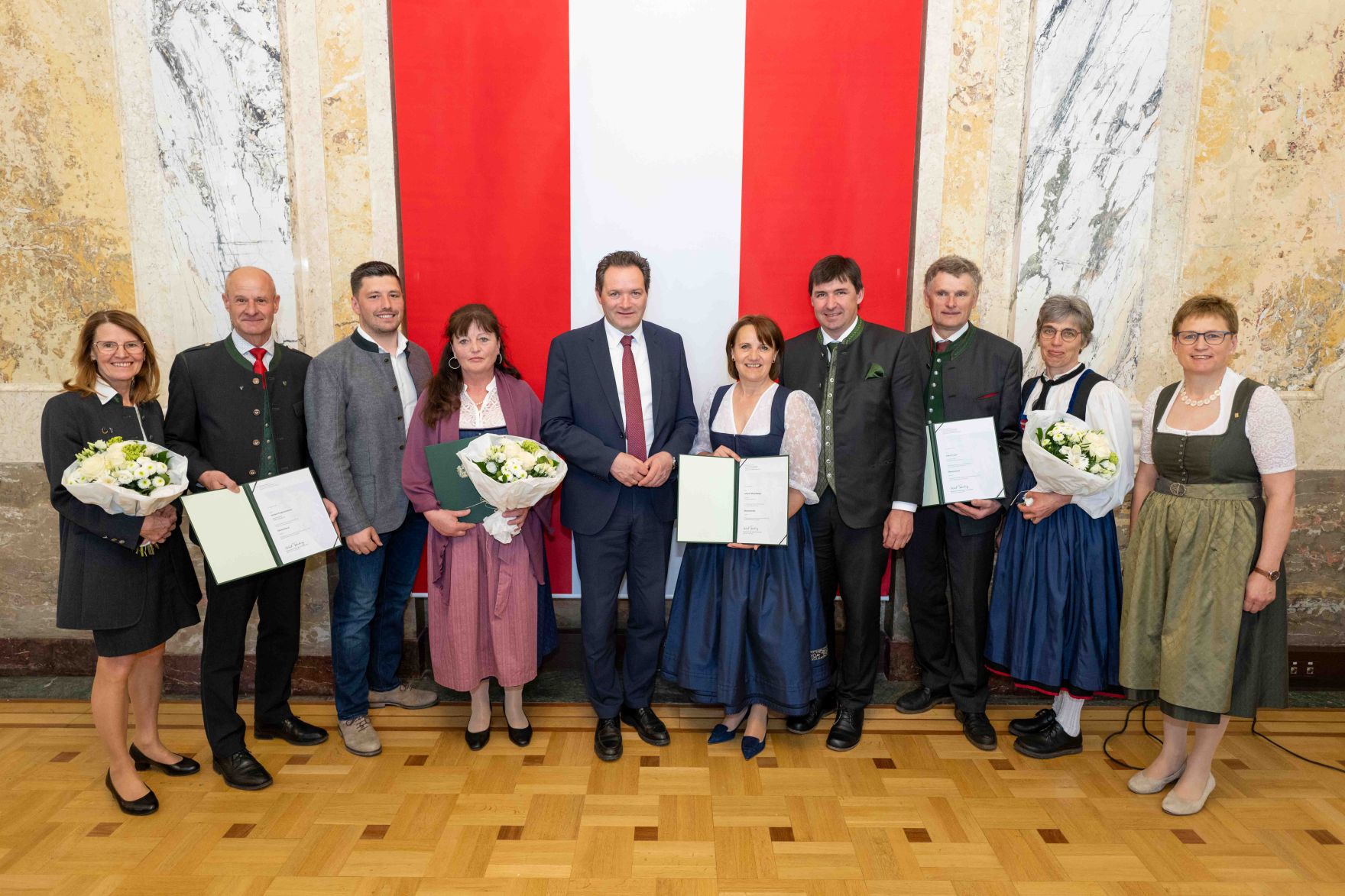 Herr Bundesminister Totschnig bei der Verleihung des Berufstitel "&Ouml;konomierat" im Marmorsaal des Regierungsgeb&auml;udes am Stubenring.