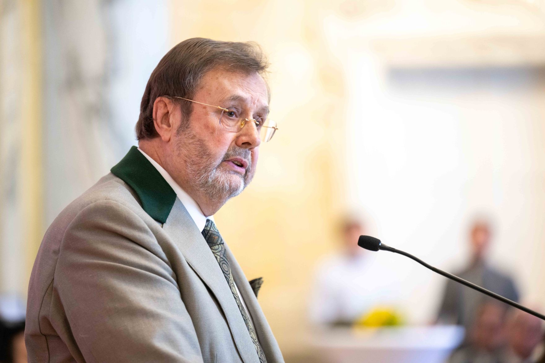 Herr Bundesminister Totschnig bei der Verleihung des Berufstitel "&Ouml;konomierat" im Marmorsaal des Regierungsgeb&auml;udes am Stubenring.