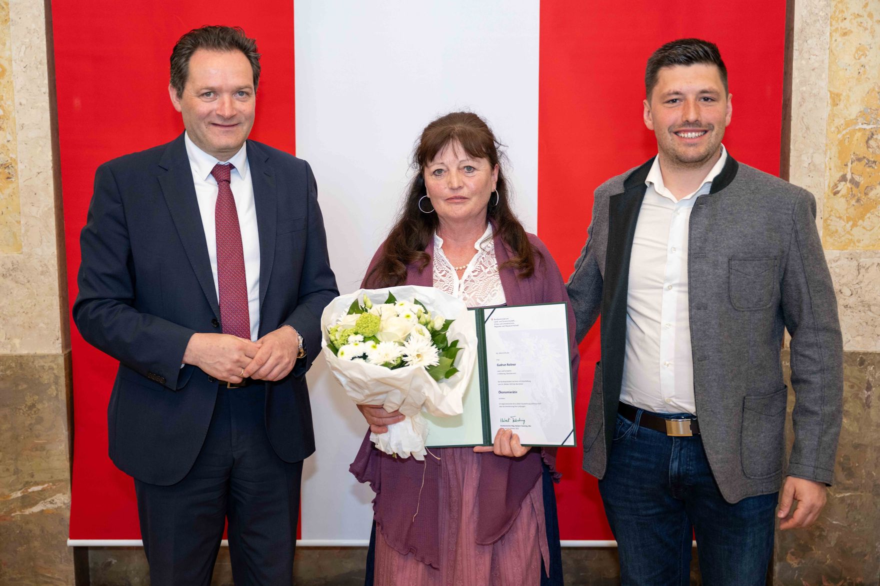 Herr Bundesminister Totschnig bei der Verleihung des Berufstitel "&Ouml;konomierat" im Marmorsaal des Regierungsgeb&auml;udes am Stubenring.