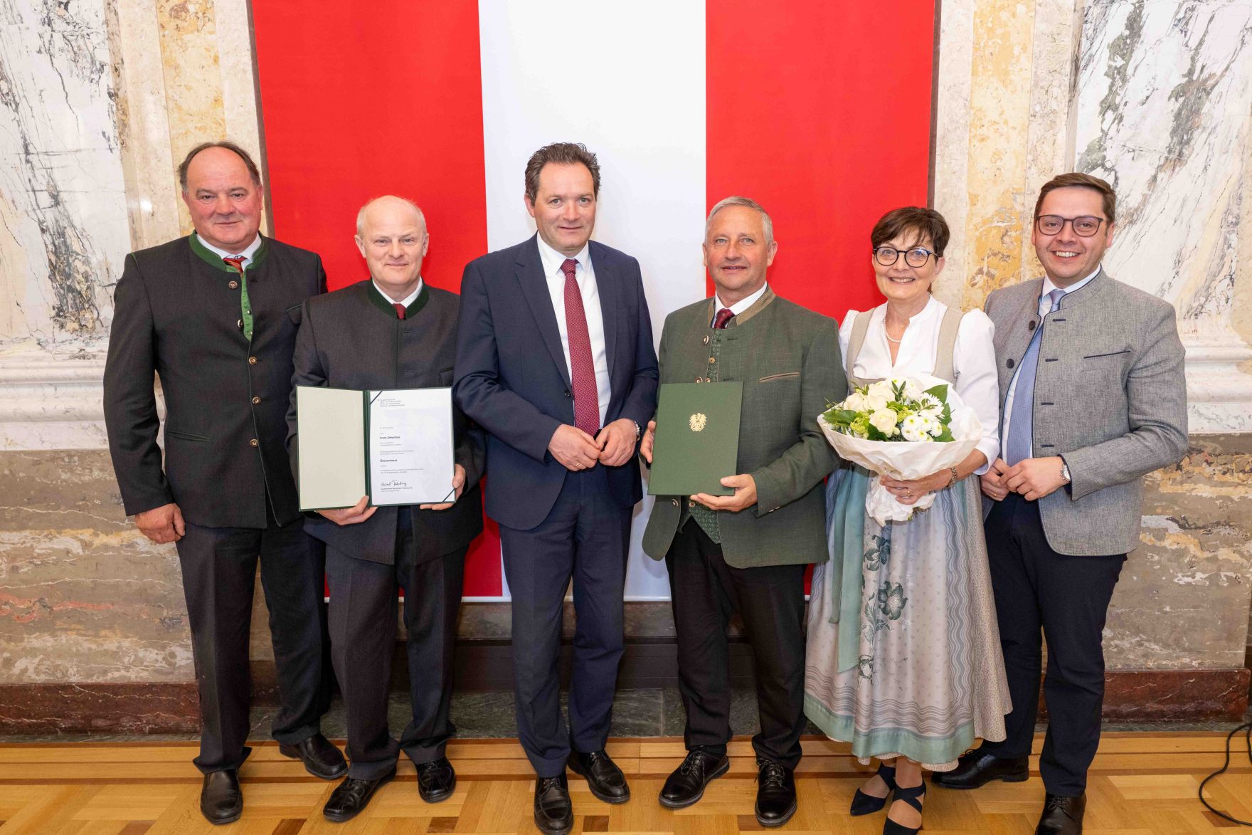 Herr Bundesminister Totschnig bei der Verleihung des Berufstitel "&Ouml;konomierat" im Marmorsaal des Regierungsgeb&auml;udes am Stubenring.