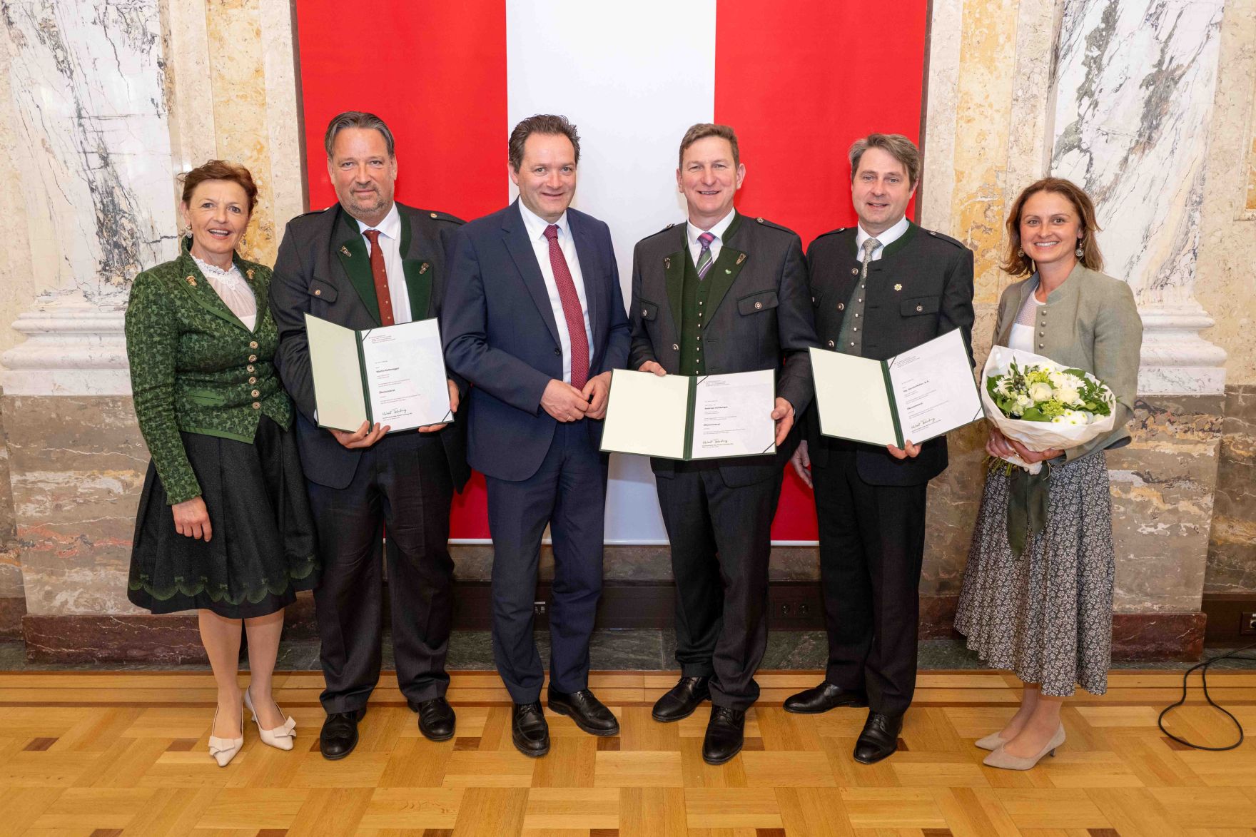Herr Bundesminister Totschnig bei der Verleihung des Berufstitel "&Ouml;konomierat" im Marmorsaal des Regierungsgeb&auml;udes am Stubenring.