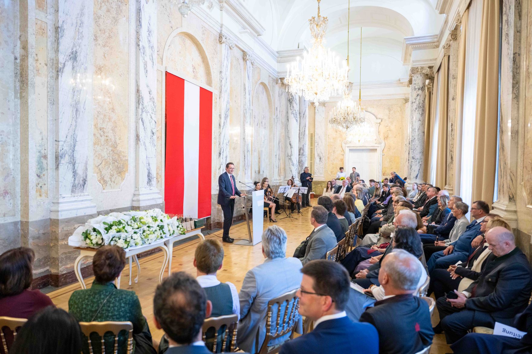 Herr Bundesminister Totschnig bei der Verleihung des Berufstitel "&Ouml;konomierat" im Marmorsaal des Regierungsgeb&auml;udes am Stubenring.