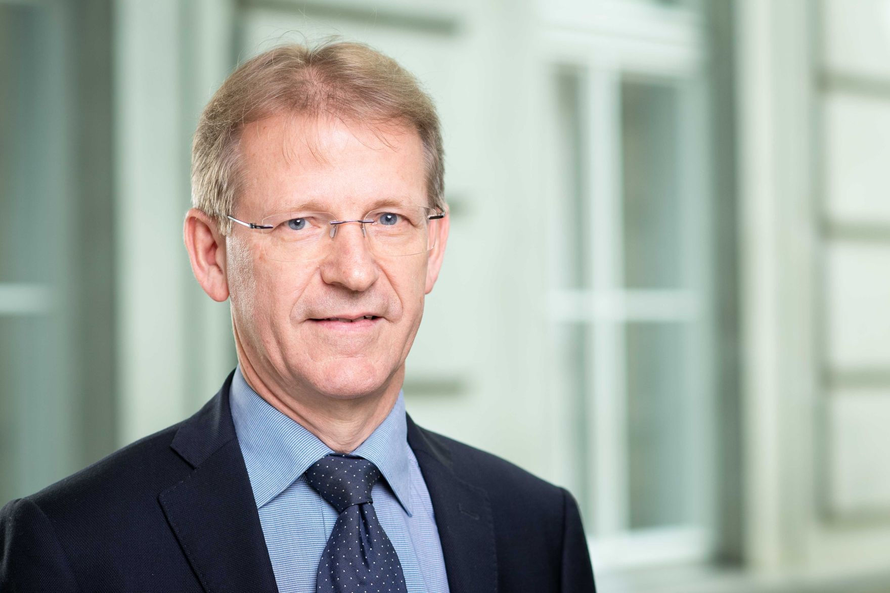 Abteilungsleiter MR Mag. Andreas Bauer, Abteilungsleiter der Abteilung Pr&auml;s. 7 - &quot;Zentrale Dienste&quot;.