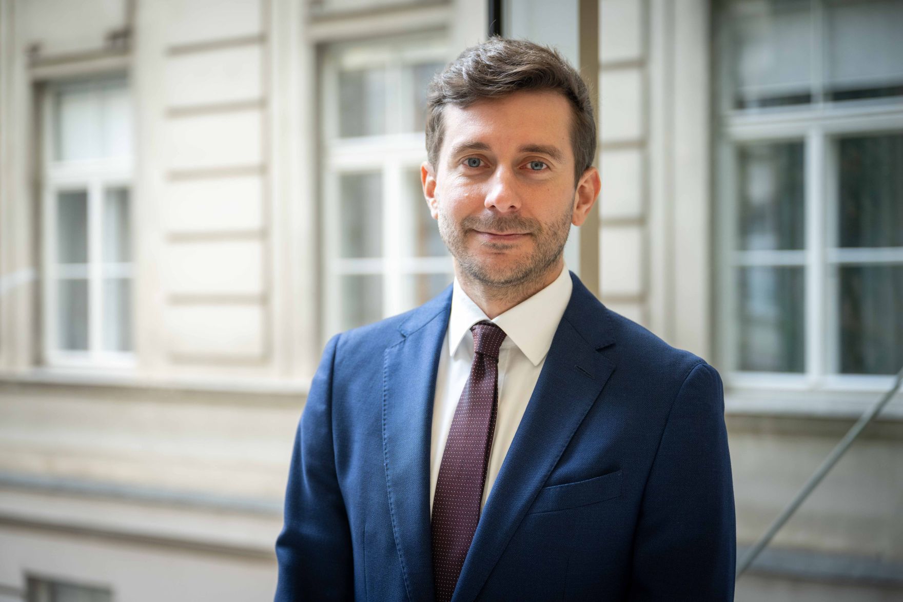 Mag. David Sams.jpg Abteilungsleiter Mag. David Sams, Abteilungsleiter der Abteilung Recht 1 - "Europarecht, Agrar- und Förderungsrecht".
