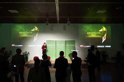 Im Zuges seines Besuchs der Agraria Wels, der internationalen Fachmesse f&uuml;r Landwirtschaft, zeichnete Landwirtschaftsminister Norbert Totschnig Top-Betriebe mit AMA-Hoftafeln und landwirtschaftliche Innovationen mit dem &bdquo;Agrarfuchs&ldquo; aus.