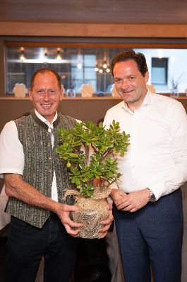 Bundesminister Norbert Totschnig nahm an der Auszeichnung der Vorarlberger Hofk&auml;serei Kegele mit dem AMA GENUSS REGION G&uuml;tesiegel teil.