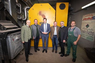 Landwirtschaftsminister Norbert Totschnig unternahm einen Lokalaugenschein der Bionahw&auml;rme-Anlage am Gel&auml;nde der Landwirtschaftlichen Fachschule Hafendorf in der Steiermark.
