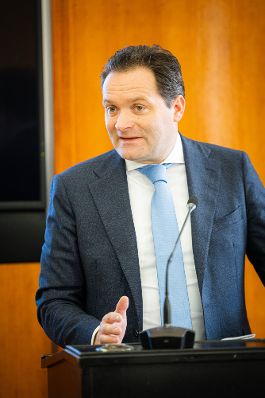 Gemeinsam mit BIO AUSTRIA Obfrau Gertraud Grabmann und LK&Ouml; Pr&auml;sident Josef Moosbrugger stellte Landwirtschaftsminister Norbert Totschnig im Rahmen der Bio-Enquete das Bio-Aktionsprogramm 2023 vor.
