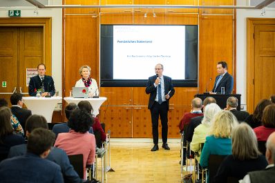 Gemeinsam mit BIO AUSTRIA Obfrau Gertraud Grabmann und LK&Ouml; Pr&auml;sident Josef Moosbrugger stellte Landwirtschaftsminister Norbert Totschnig im Rahmen der Bio-Enquete das Bio-Aktionsprogramm 2023 vor.