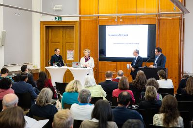 Gemeinsam mit BIO AUSTRIA Obfrau Gertraud Grabmann und LK&Ouml; Pr&auml;sident Josef Moosbrugger stellte Landwirtschaftsminister Norbert Totschnig im Rahmen der Bio-Enquete das Bio-Aktionsprogramm 2023 vor.