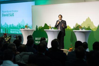 Am 25.11.2022 besuchte Bundesminister Norbert Totschnig, im Rahmen der Versorgungssicherheitstour, land- und forstwirtschaftliche Betriebe sowie BranchenvertreterInnen in Ober&ouml;sterreich.