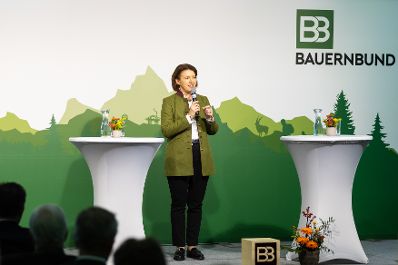Am 25.11.2022 besuchte Bundesminister Norbert Totschnig, im Rahmen der Versorgungssicherheitstour, land- und forstwirtschaftliche Betriebe sowie BranchenvertreterInnen in Ober&ouml;sterreich.