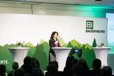Am 25.11.2022 besuchte Bundesminister Norbert Totschnig, im Rahmen der Versorgungssicherheitstour, land- und forstwirtschaftliche Betriebe sowie BranchenvertreterInnen in Ober&ouml;sterreich.