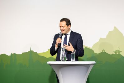 Am 25.11.2022 besuchte Bundesminister Norbert Totschnig, im Rahmen der Versorgungssicherheitstour, land- und forstwirtschaftliche Betriebe sowie BranchenvertreterInnen in Ober&ouml;sterreich.