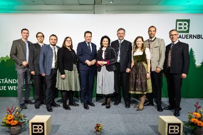 Am 25.11.2022 besuchte Bundesminister Norbert Totschnig, im Rahmen der Versorgungssicherheitstour, land- und forstwirtschaftliche Betriebe sowie BranchenvertreterInnen in Ober&ouml;sterreich.