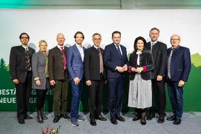 Am 25.11.2022 besuchte Bundesminister Norbert Totschnig, im Rahmen der Versorgungssicherheitstour, land- und forstwirtschaftliche Betriebe sowie BranchenvertreterInnen in Ober&ouml;sterreich.