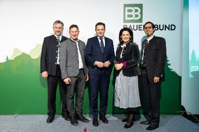 Am 25.11.2022 besuchte Bundesminister Norbert Totschnig, im Rahmen der Versorgungssicherheitstour, land- und forstwirtschaftliche Betriebe sowie BranchenvertreterInnen in Ober&ouml;sterreich.