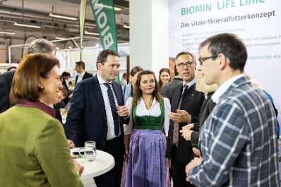 Am 25.11.2022 besuchte Bundesminister Norbert Totschnig, im Rahmen der Versorgungssicherheitstour, land- und forstwirtschaftliche Betriebe sowie BranchenvertreterInnen in Ober&ouml;sterreich.