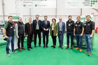 Am 25.11.2022 besuchte Bundesminister Norbert Totschnig, im Rahmen der Versorgungssicherheitstour, land- und forstwirtschaftliche Betriebe sowie BranchenvertreterInnen in Ober&ouml;sterreich.