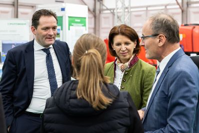 Am 25.11.2022 besuchte Bundesminister Norbert Totschnig, im Rahmen der Versorgungssicherheitstour, land- und forstwirtschaftliche Betriebe sowie BranchenvertreterInnen in Ober&ouml;sterreich.