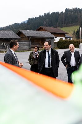 Am 02.12.2022 besuchte Bundesminister Norbert Totschnig, im Rahmen der Versorgungssicherheitstour, land- und forstwirtschaftliche Betriebe sowie BranchenvertreterInnen in der Steiermark. Im Bild: Besuch beim Maschinenring Dachstein Tauern.
