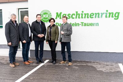 Am 02.12.2022 besuchte Bundesminister Norbert Totschnig, im Rahmen der Versorgungssicherheitstour, land- und forstwirtschaftliche Betriebe sowie BranchenvertreterInnen in der Steiermark. Im Bild: Besuch beim Maschinenring Dachstein Tauern.