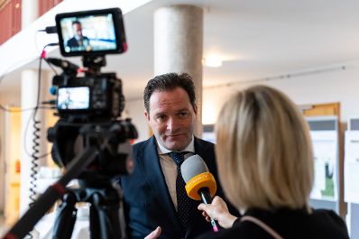 Am 02.12.2022 besuchte Bundesminister Norbert Totschnig, im Rahmen der Versorgungssicherheitstour, land- und forstwirtschaftliche Betriebe sowie BranchenvertreterInnen in der Steiermark.