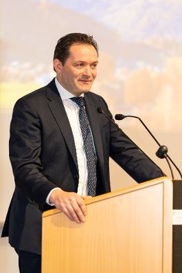 Am 02.12.2022 besuchte Bundesminister Norbert Totschnig, im Rahmen der Versorgungssicherheitstour, land- und forstwirtschaftliche Betriebe sowie BranchenvertreterInnen in der Steiermark. Im Bild: Diskussionsveranstaltung in der HBLFA Raumberg-Gumpenstein.