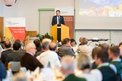 Am 02.12.2022 besuchte Bundesminister Norbert Totschnig, im Rahmen der Versorgungssicherheitstour, land- und forstwirtschaftliche Betriebe sowie BranchenvertreterInnen in der Steiermark. Im Bild: Diskussionsveranstaltung in der HBLFA Raumberg-Gumpenstein.