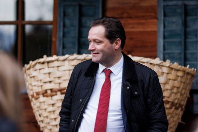 Am 09.12.2022 besuchte Bundesminister Norbert Totschnig, im Rahmen der Versorgungssicherheitstour, land- und forstwirtschaftliche Betriebe sowie BranchenvertreterInnen in Tirol