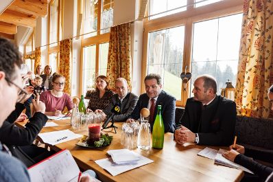 Am 09.12.2022 besuchte Bundesminister Norbert Totschnig, im Rahmen der Versorgungssicherheitstour, land- und forstwirtschaftliche Betriebe sowie BranchenvertreterInnen in Tirol