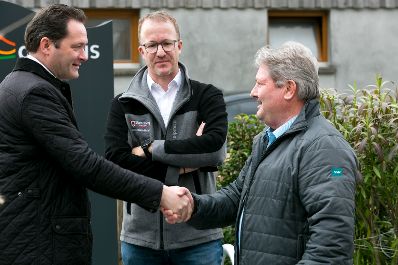 Am 28.10.2022 besuchte Bundesminister Norbert Totschnig, im Rahmen der Versorgungssicherheitstour, land- und forstwirtschaftliche Betriebe sowie BranchenvertreterInnen in Vorarlberg. Darunter befanden sich die &bdquo;vorarlberger holzbau_kunst&ldquo; in Ludesch, der Bauernhof der Familie Maria und Erich Eller oder die Feink&auml;serei Bantel in M&ouml;ggers.