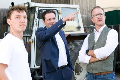 Am 28.10.2022 besuchte Bundesminister Norbert Totschnig, im Rahmen der Versorgunssicherheitstour, land- und forstwirtschaftliche Betriebe sowie BranchenvertreterInnen in Vorarlberg. Darunter befanden sich die &bdquo;vorarlberger holzbau_kunst&ldquo; in Ludesch, der Bauernhof der Familie Maria und Erich Eller oder die Feink&auml;serei Bantel in M&ouml;ggers.